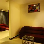 Avenue Hotel