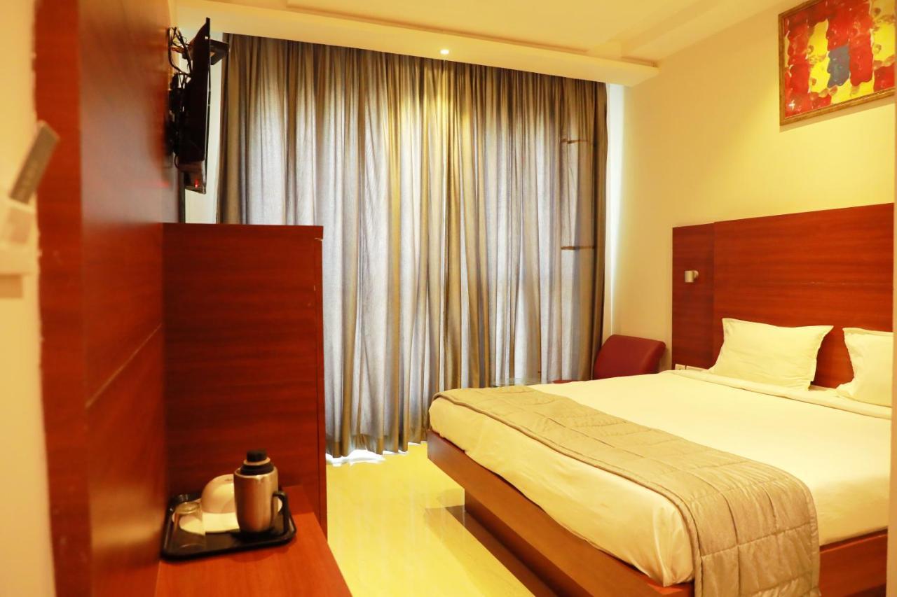Avenue Hotel 3*